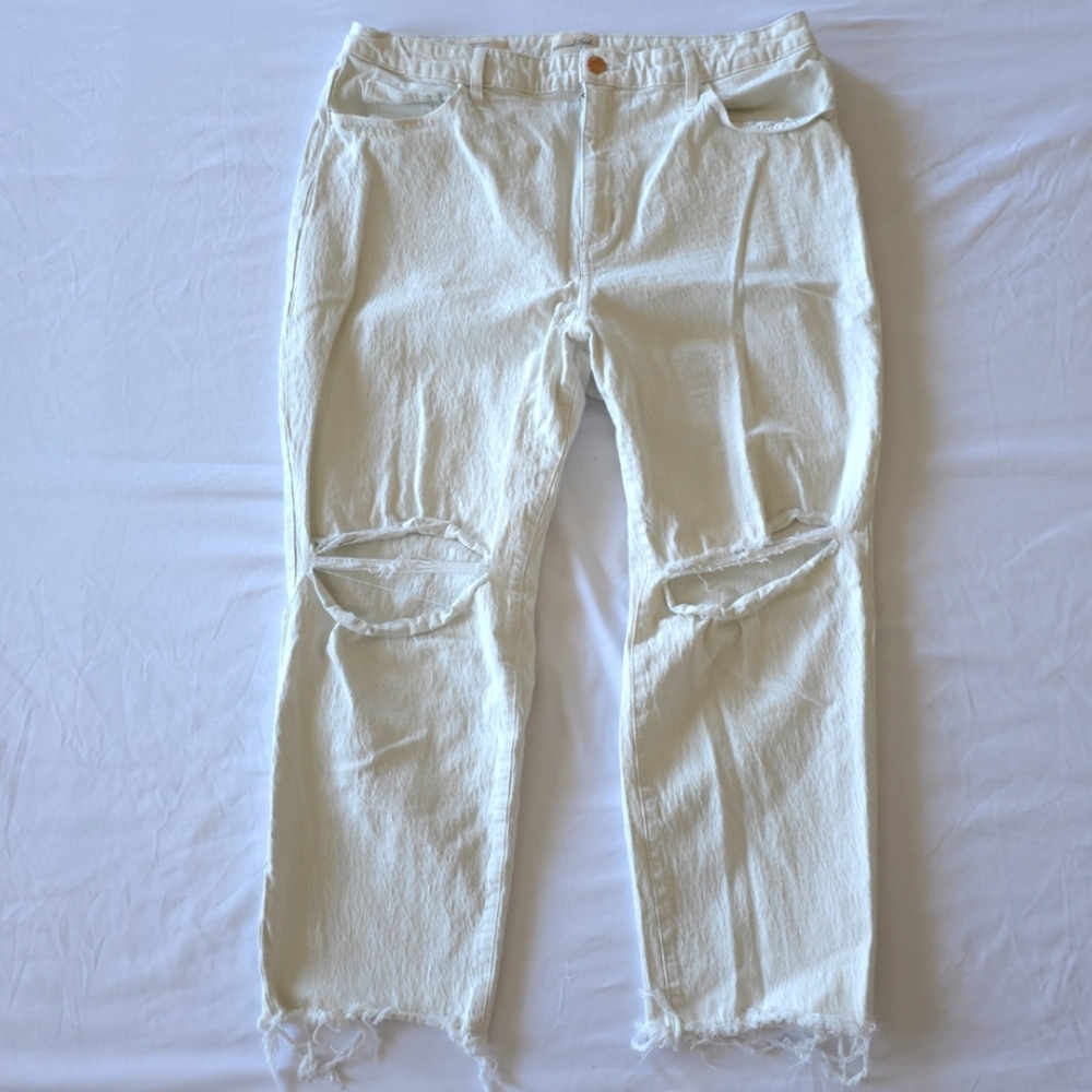 Universal Thread Vintage Straight Leg Distressed Off White Jeans Raw Hem Cropped